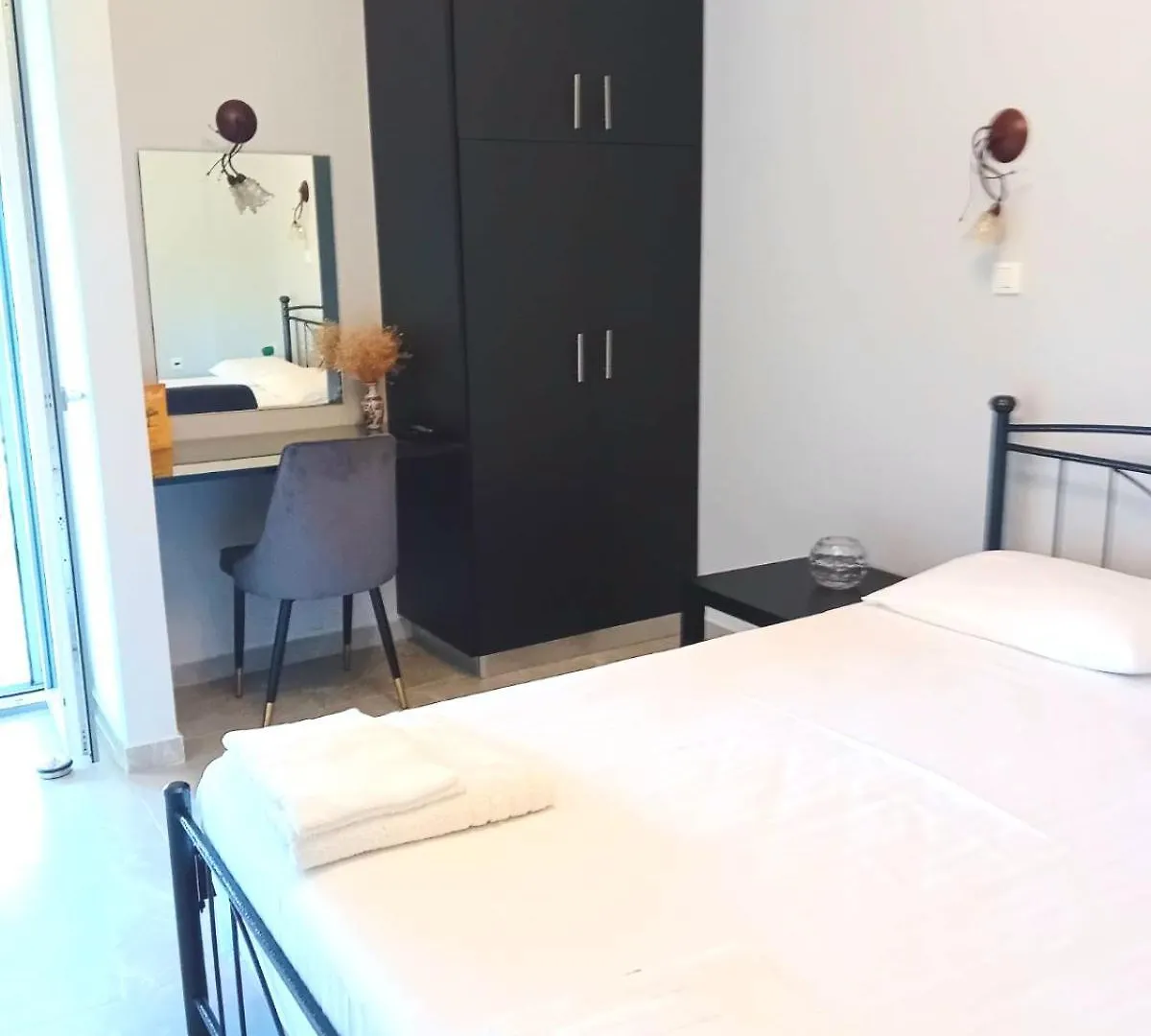 Eleni'S Studios カテリオス